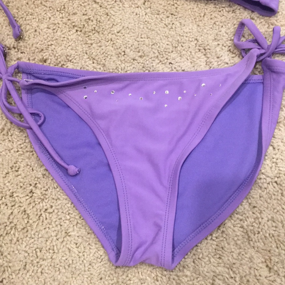 Bikini - Picture 4 of 4